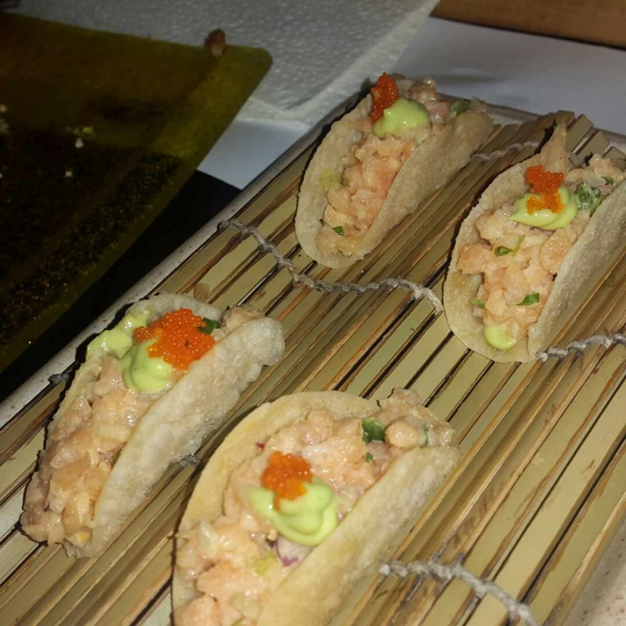 Mini taquitos de salmón 