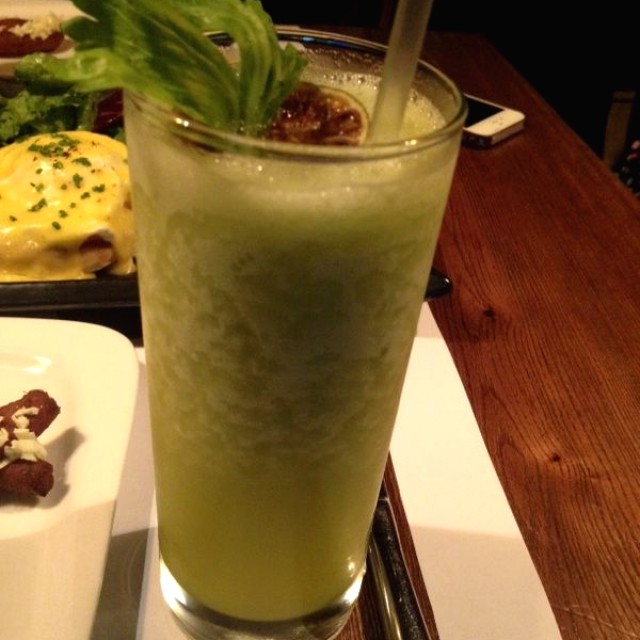 Smoothie Raquel (naranja, rábano y menta)