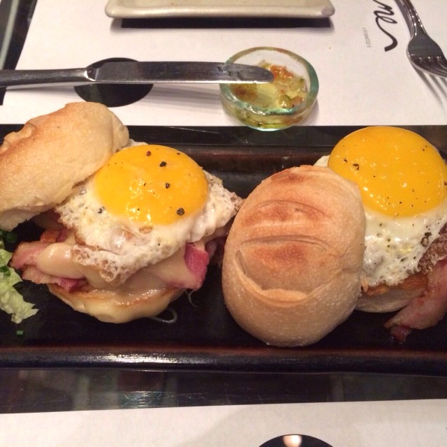 Huevos Slider 