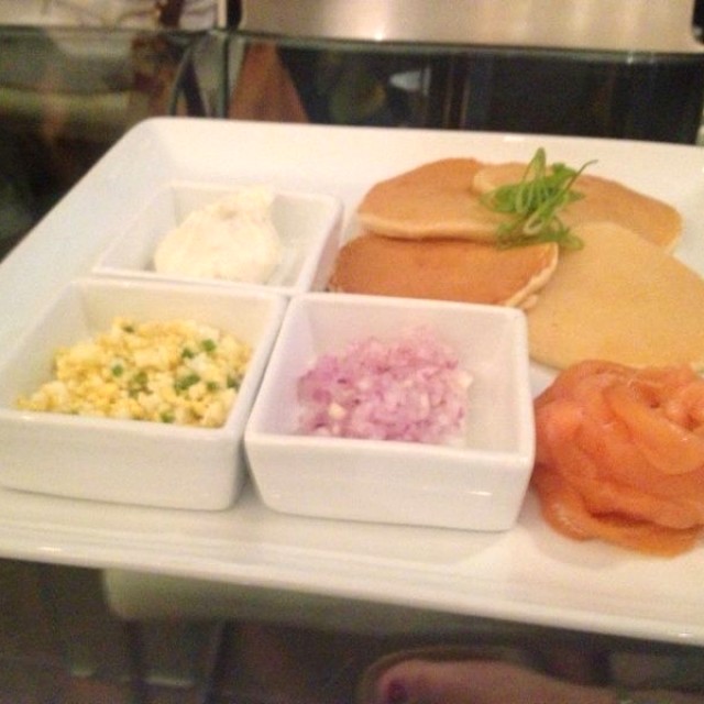 Panquecas con salmon ahumado