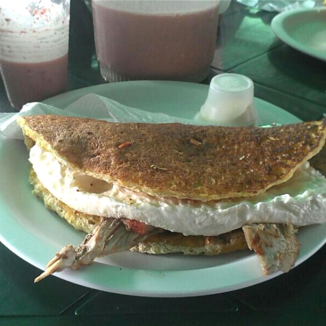 Cachapa con queso y pernil