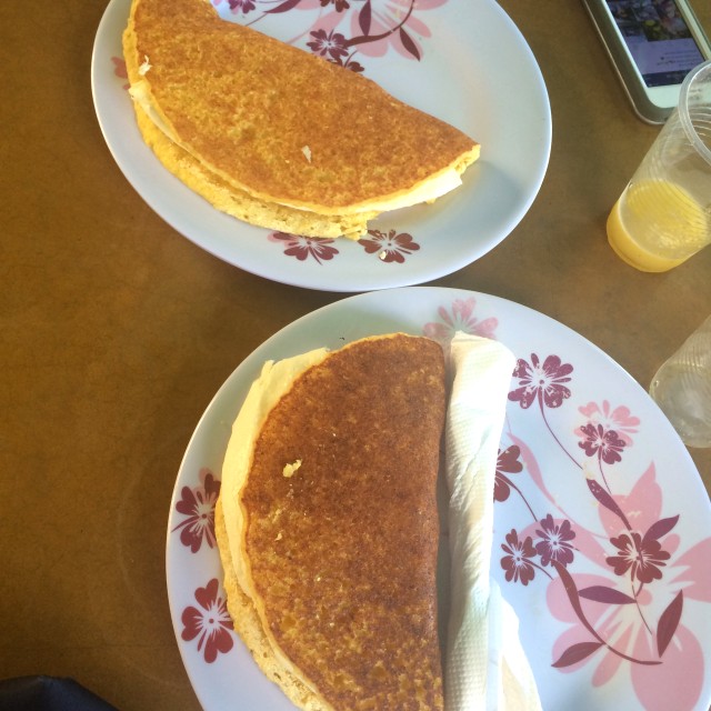 Cachapa pqña y mediana de queso
