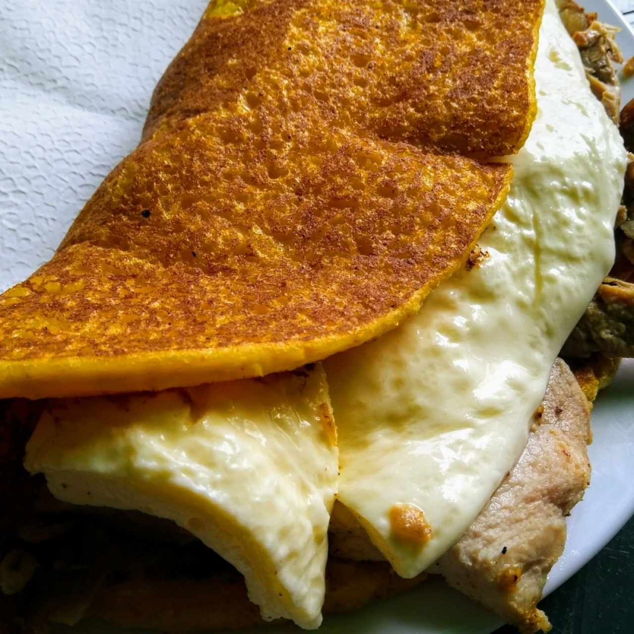 Cachapa de Pernil con Queso