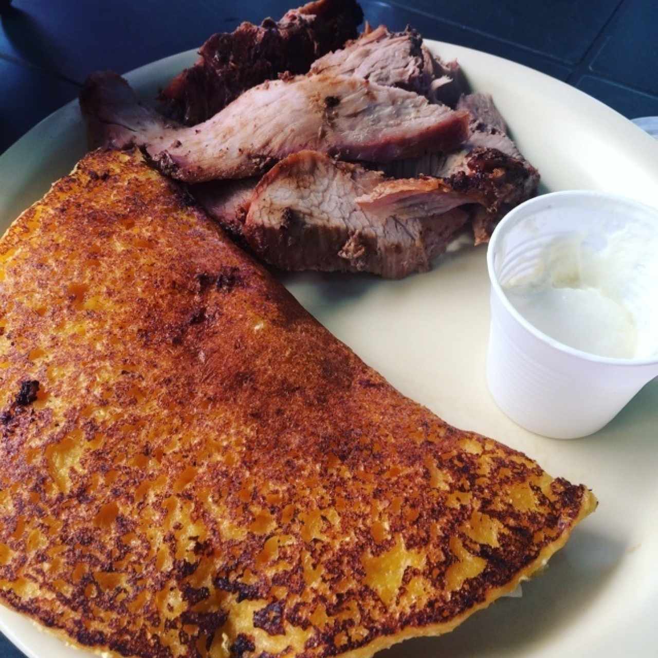 Cachapa (pequeña) pernil y nata