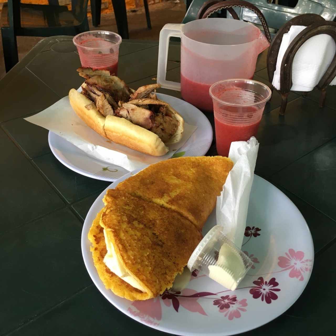 cachapa grande doble queso y sandwich pernil