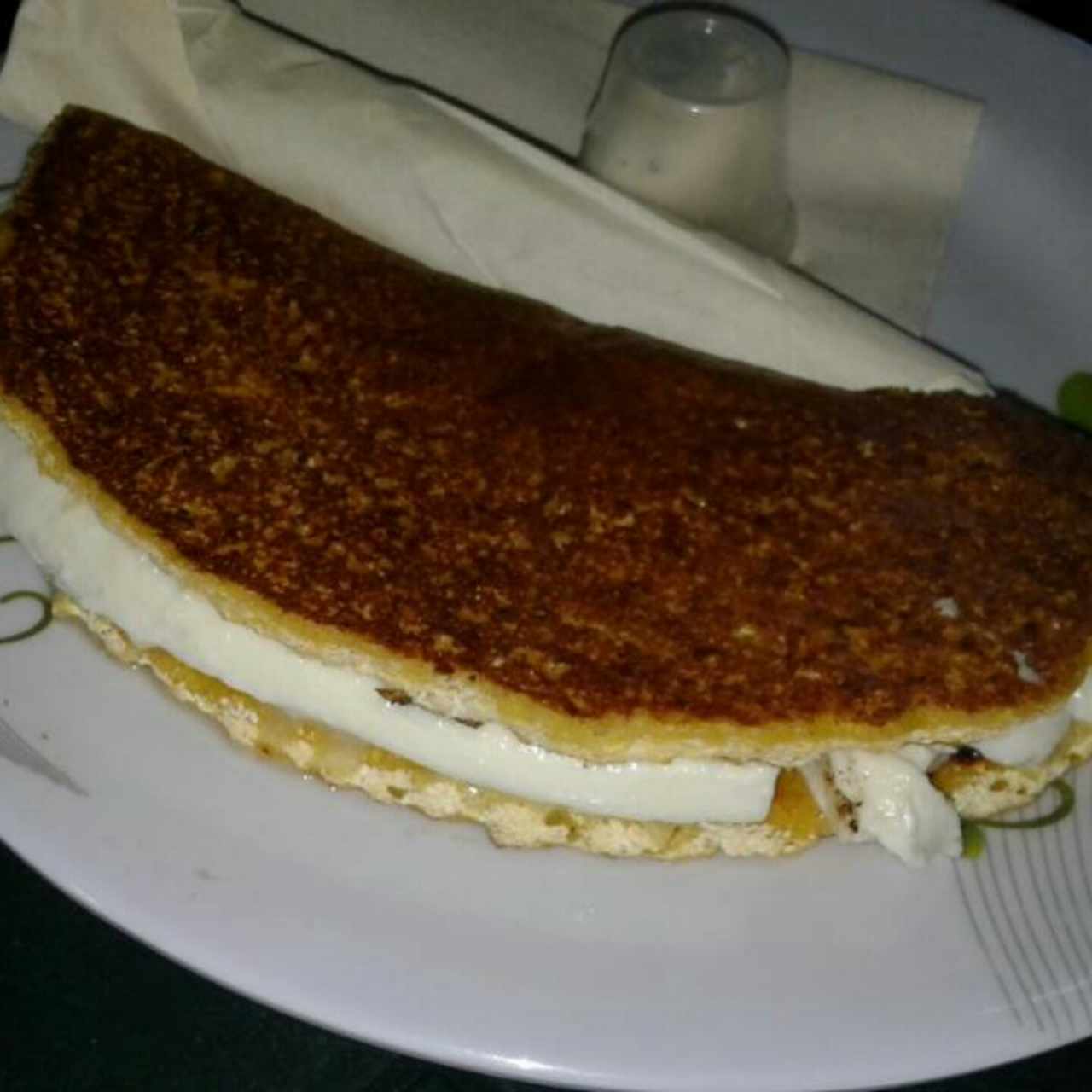 cachapa con queso y nata
