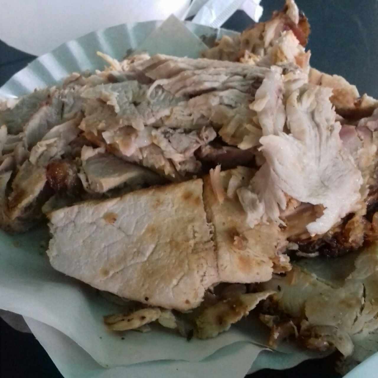 Ración pequeña de pernil (2)