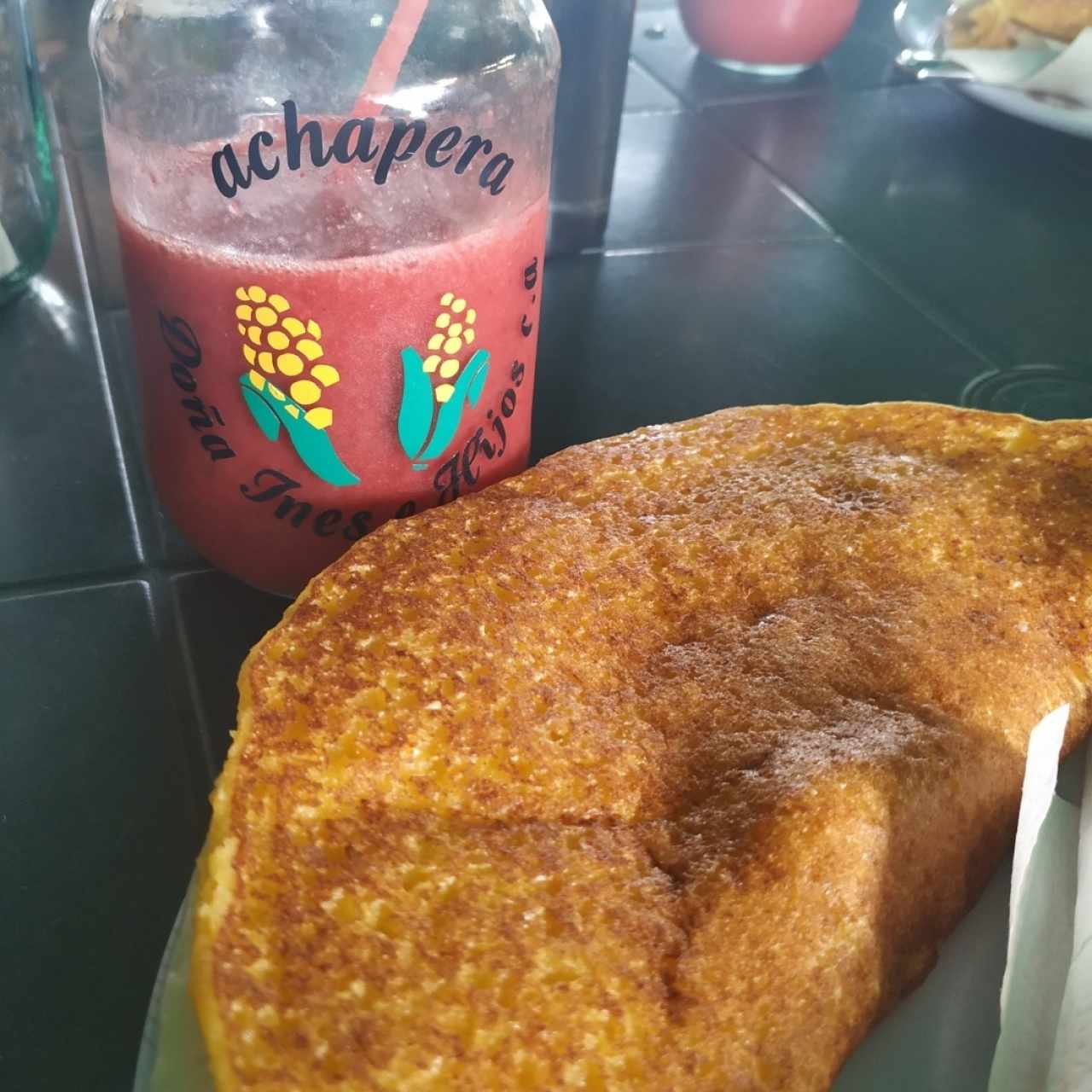 cachapa y jugo de fresa