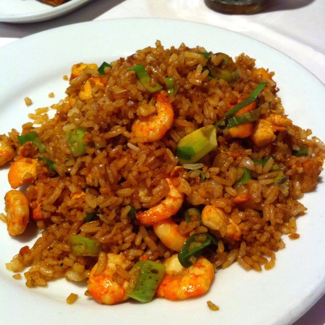 Arroz Frito con Pollo y Camarones