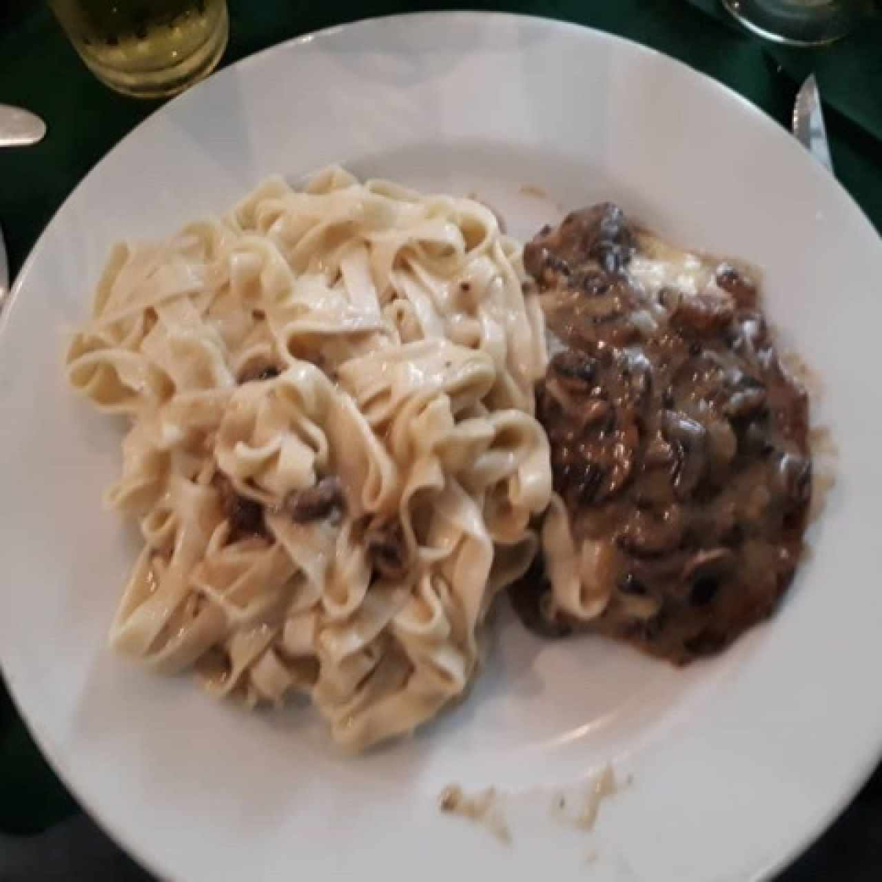 lomito en salsa de champiñones y pasta 4 queso!!