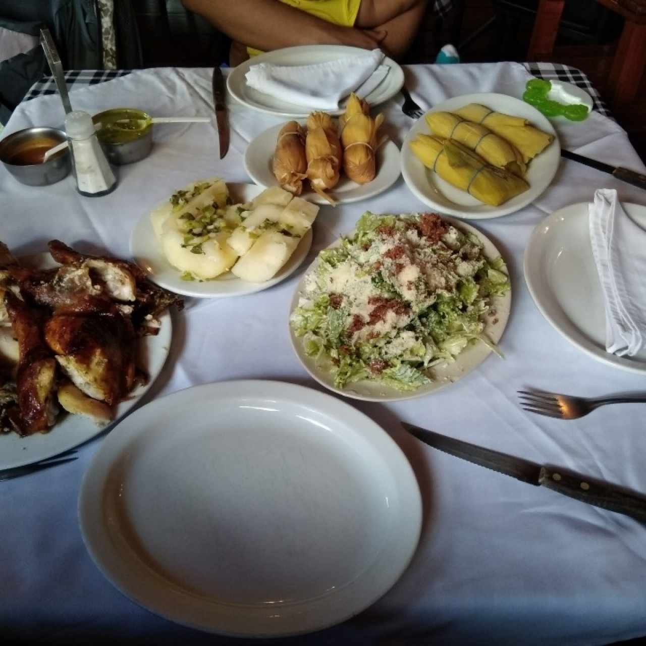 Pollo Entero + Contornos