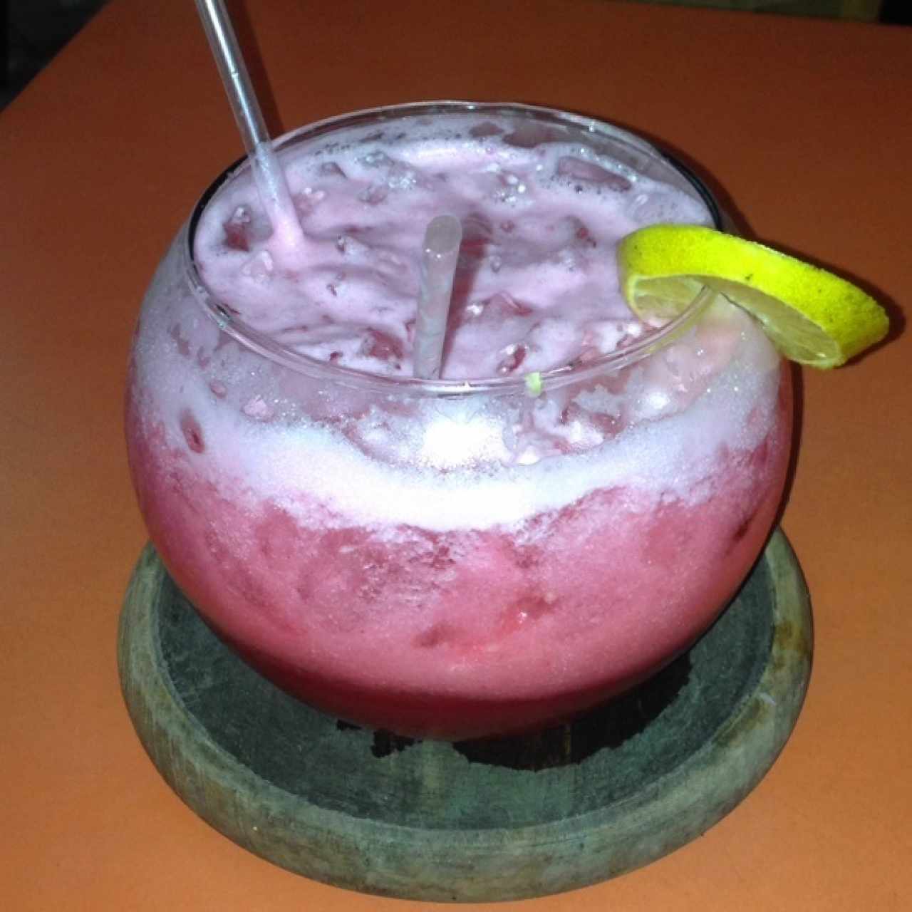 Pecera (Crema de coco, jugo de piña y Amaretto)