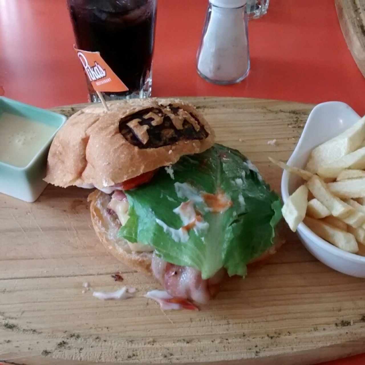 hamburguesa pikas. Excelente