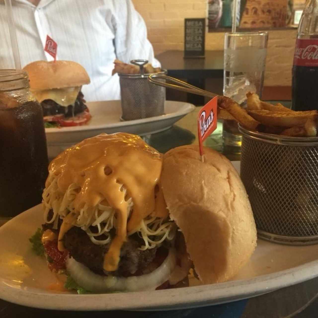 Hamburguesa Pika’s y Cheese Lover