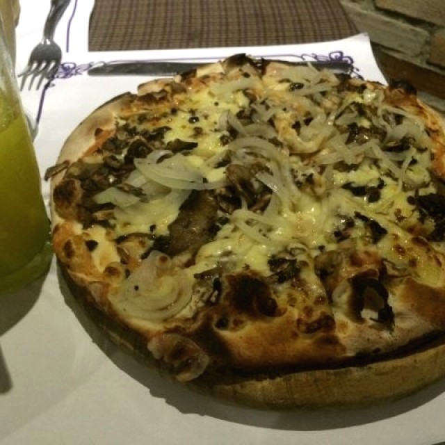 Pizza Champiñones y Cebolla