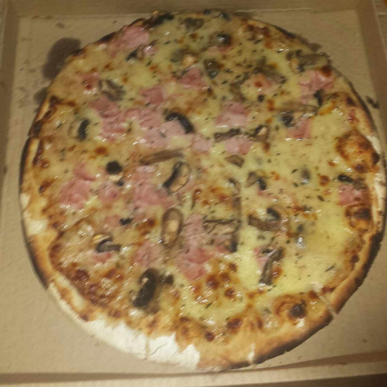 Pizza de Jamón con Champiñones