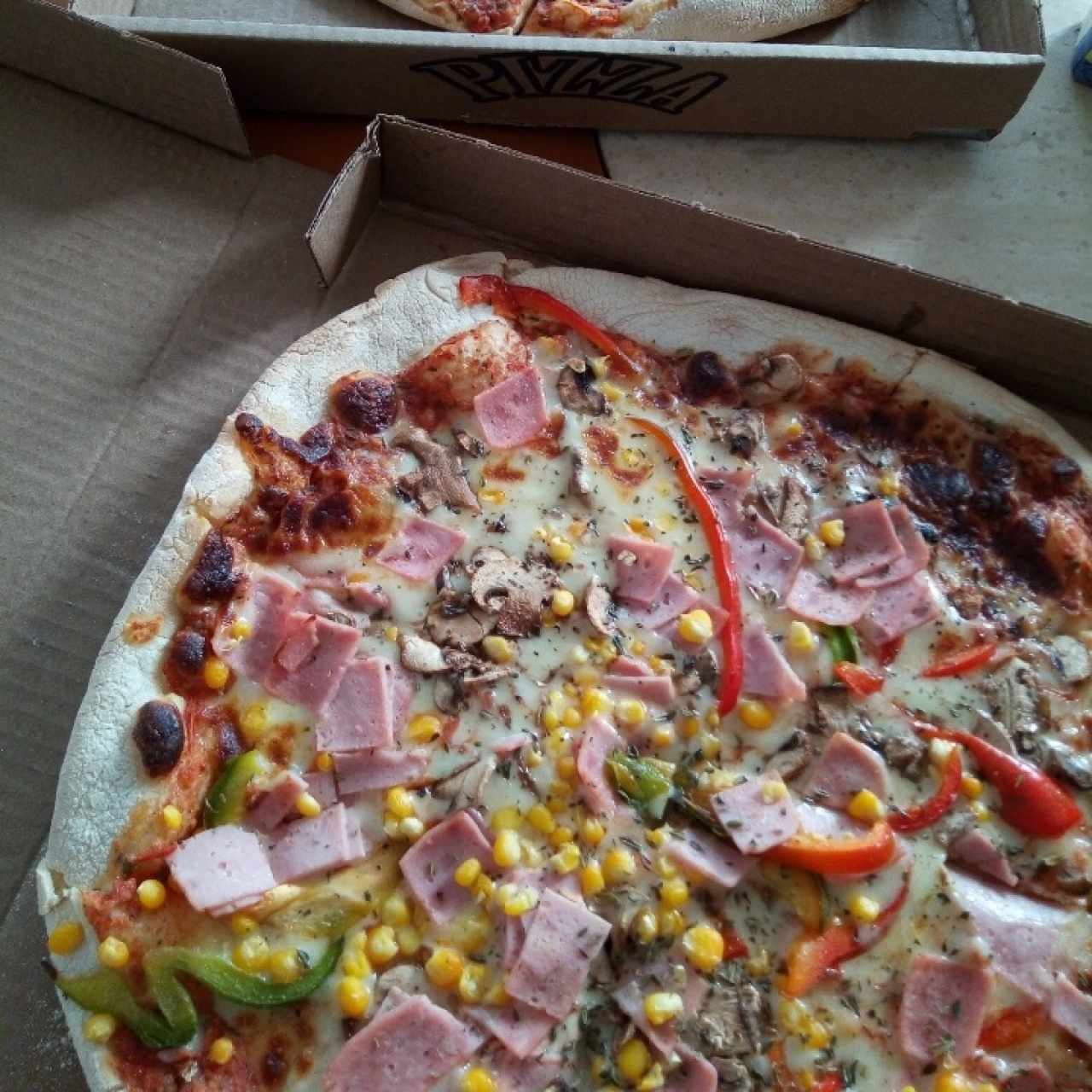 Pizza cuatro estaciones, todo salteado 