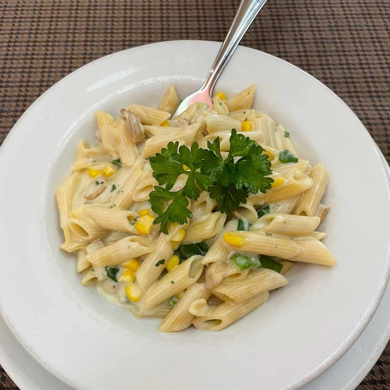 Plumitas con champiñones a la crema y maíz (menú del día)