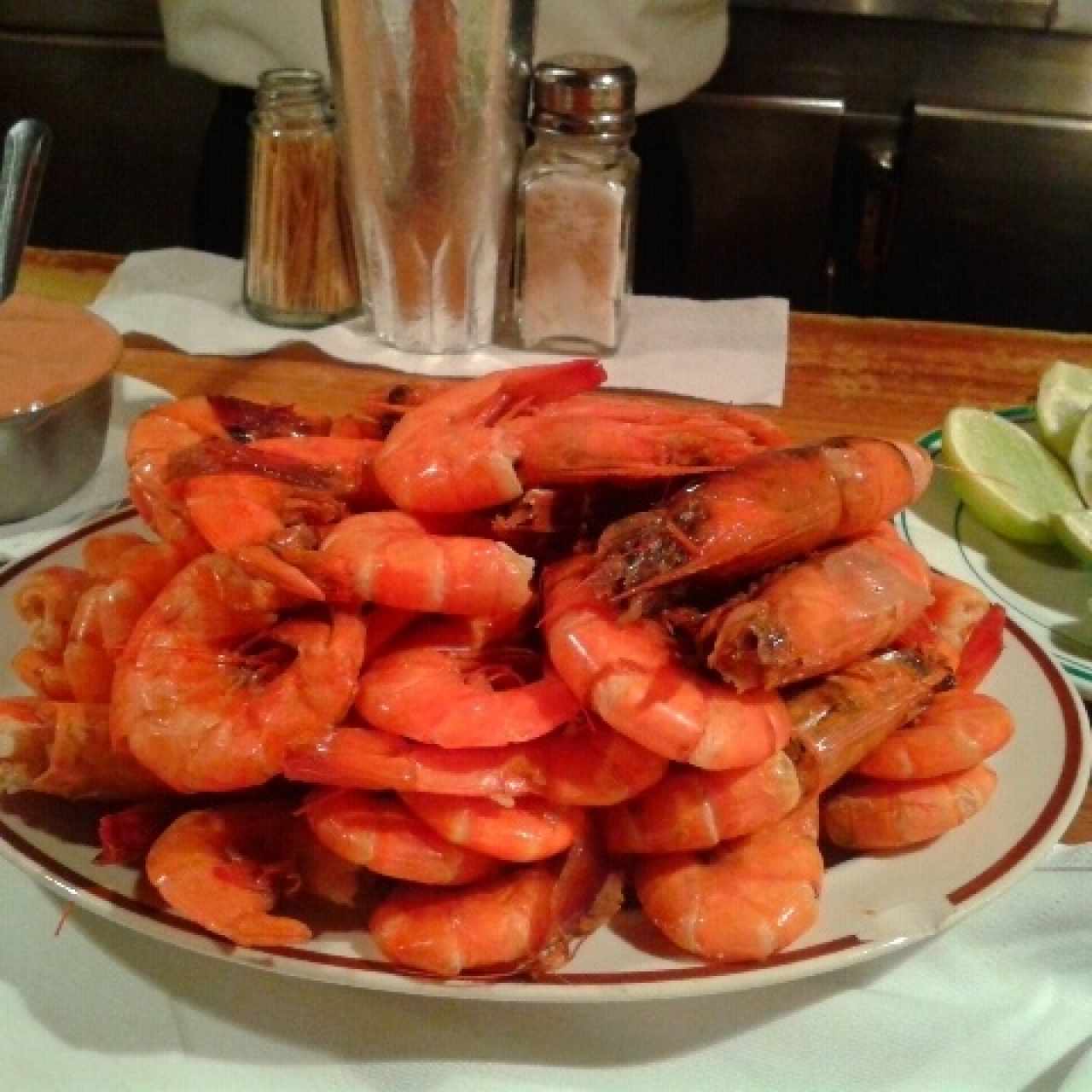 Ración de camarones hervidos