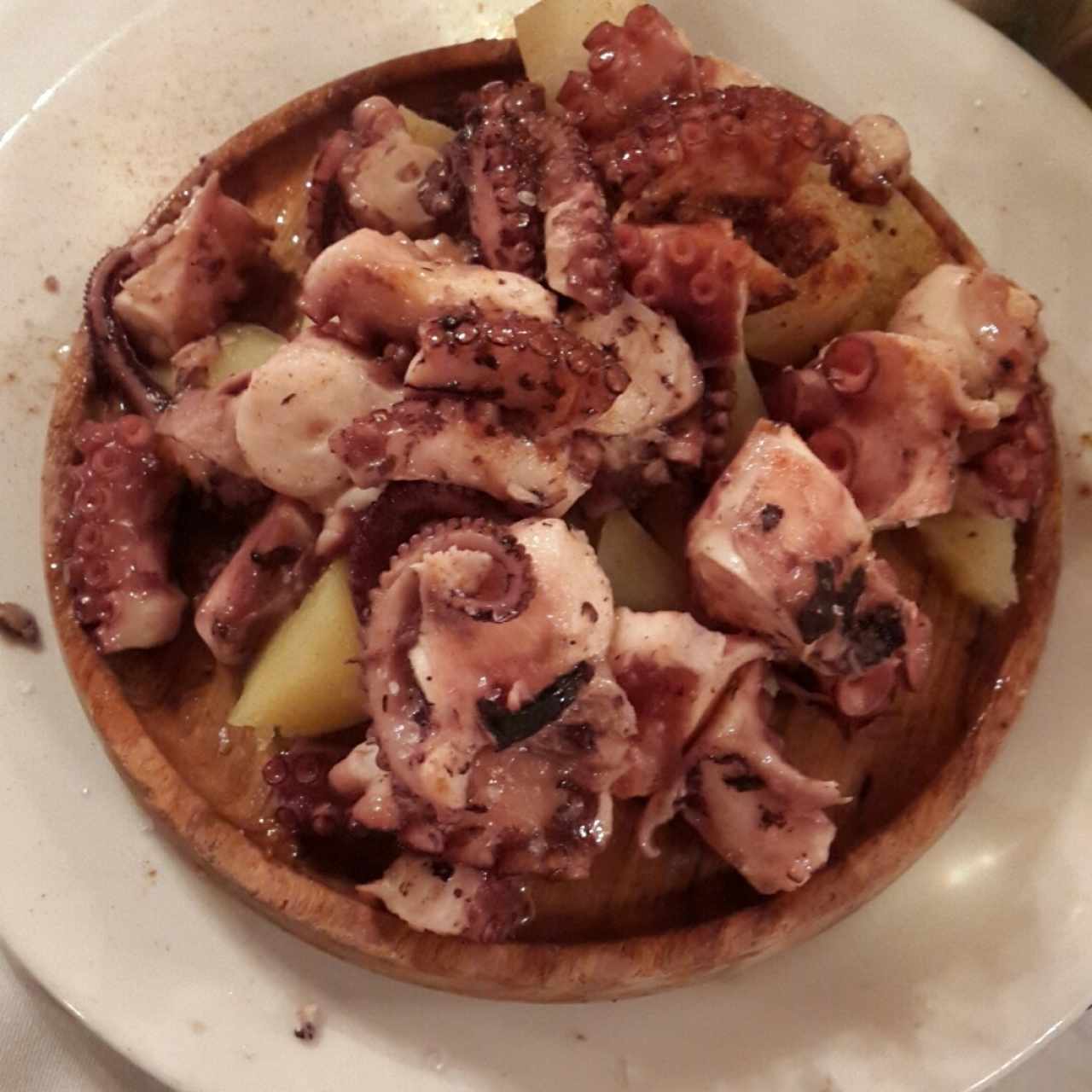 Pulpo con papas al vapor 