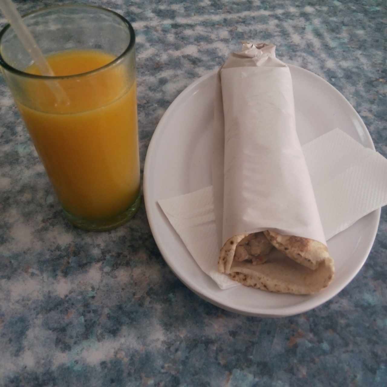 shawarma de pollo con tabule