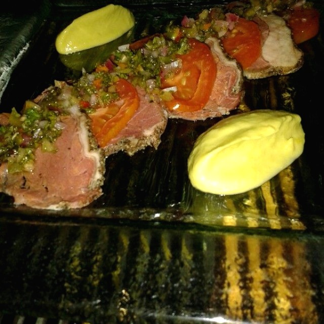 Parrilla con guasacaca y mojito
