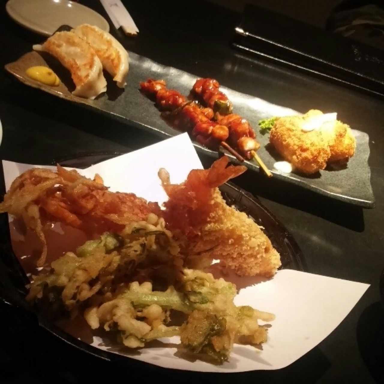 Parte del Menu A: Tempuras, Gozas, Yakitori y Croquetas