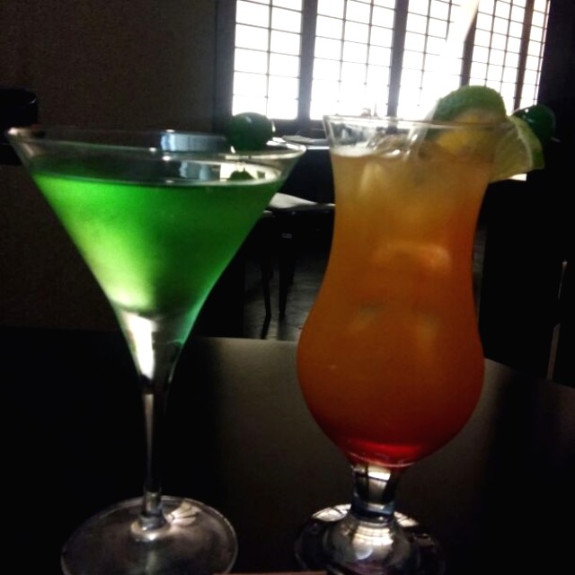 Avila tei cocktai y Tequila sunrise
