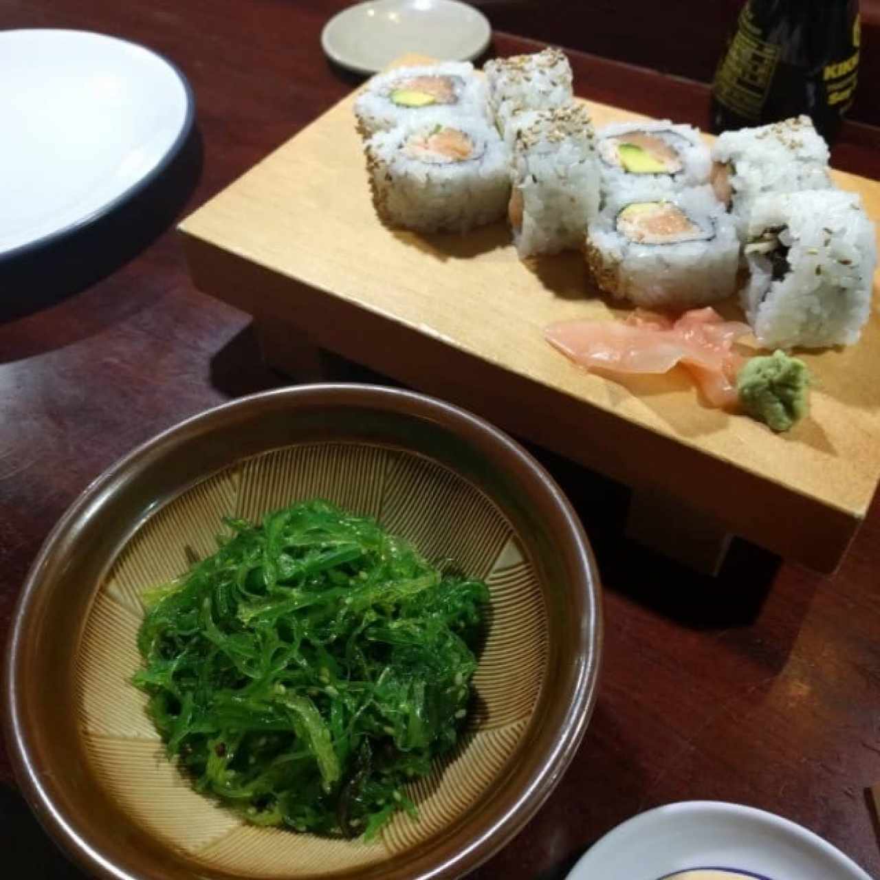 Ensalada Wakame + Rolls