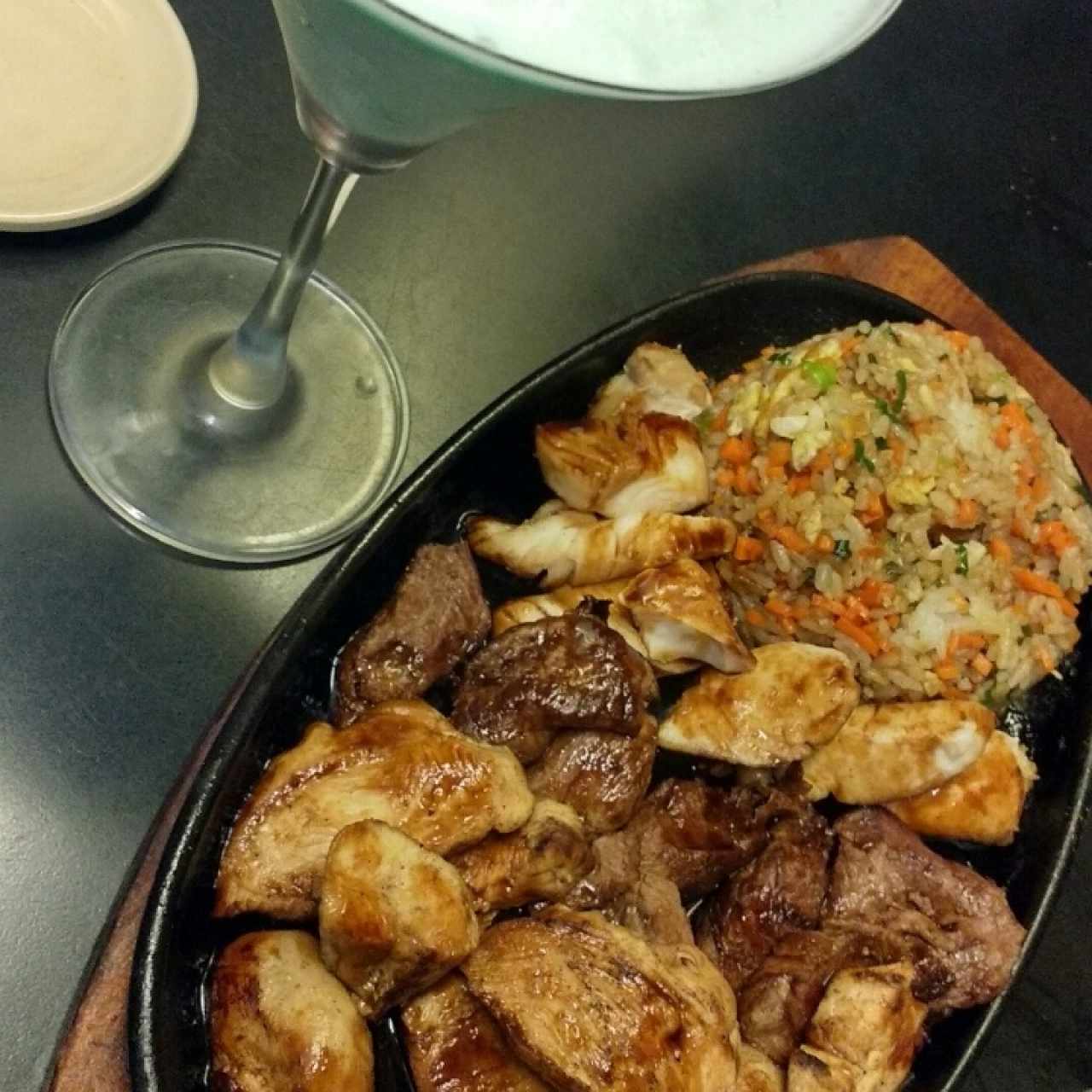 mixed grill + cóctel luna Azul