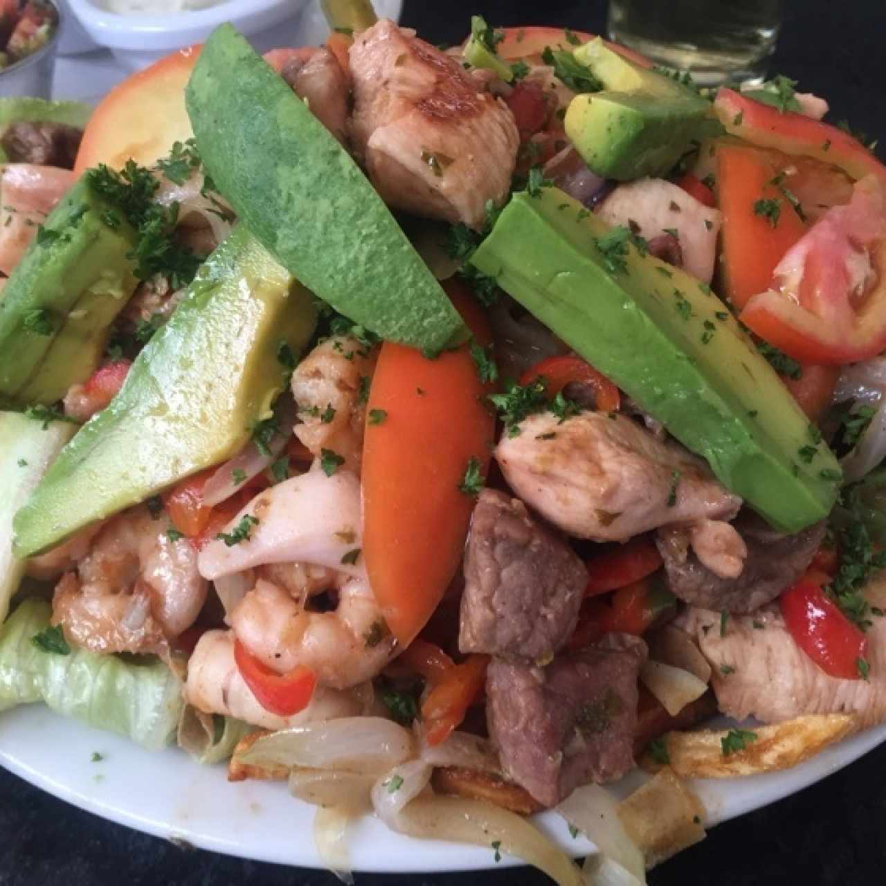Parrilla Mar y Tierra, regular por los mariscos un poco pasados..!