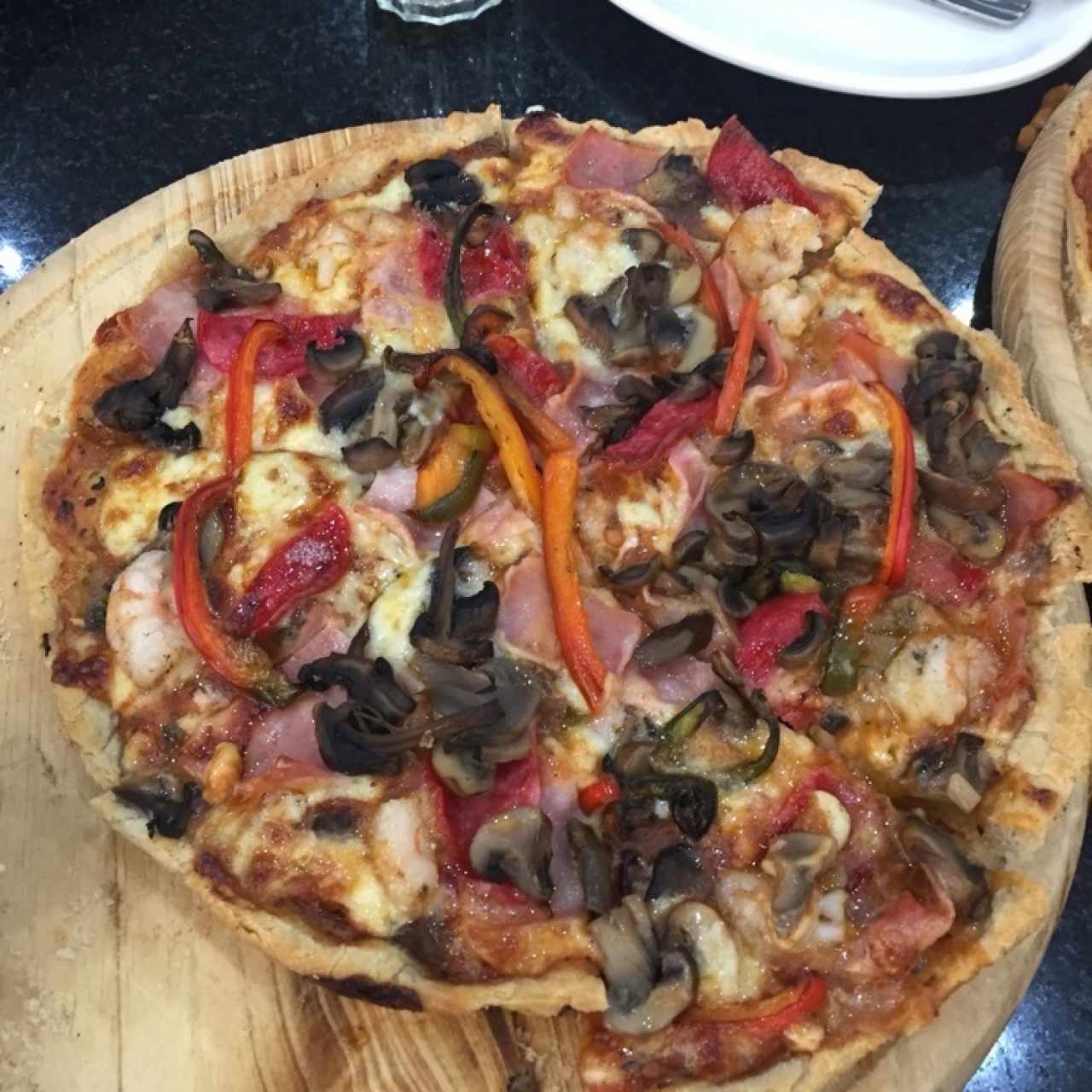 pizza con camarones