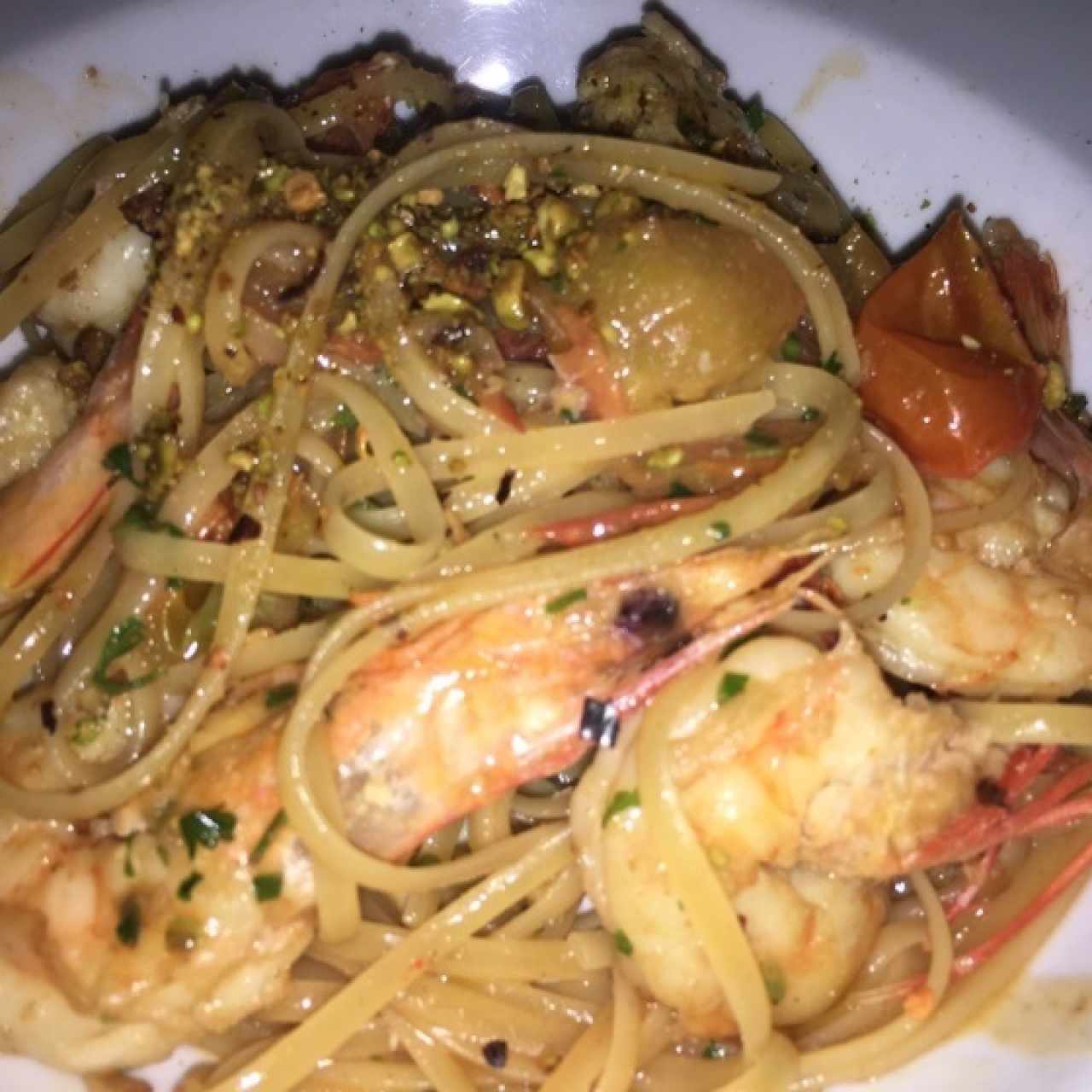 Lingüinis con Langostinos y pistacho