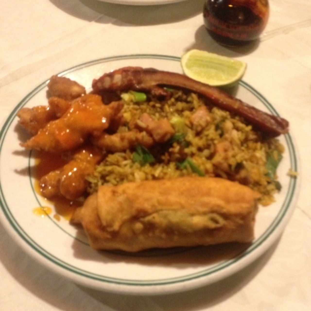 combo 4 pollo agridulce, costilla, lumpia y arroz especial de la casa