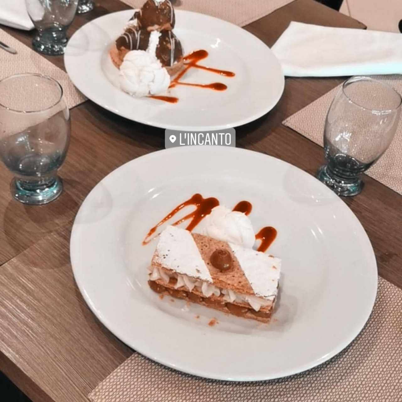 Mil hojas y profiterol con helados