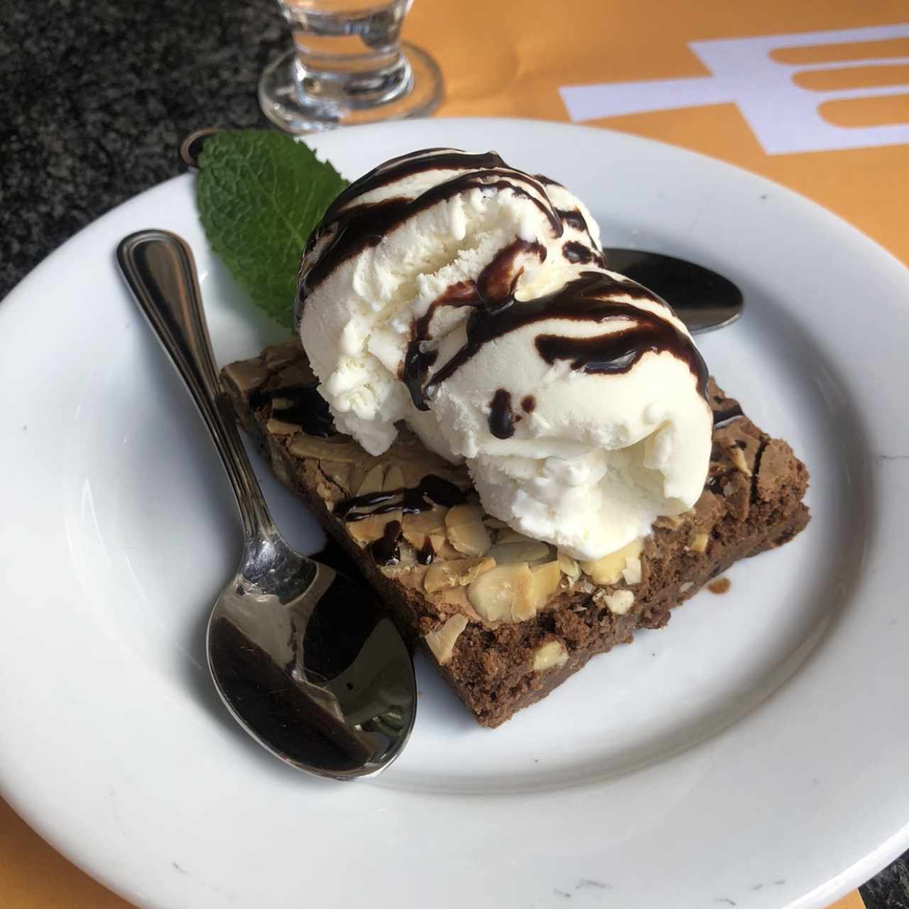 Brawnie y helado