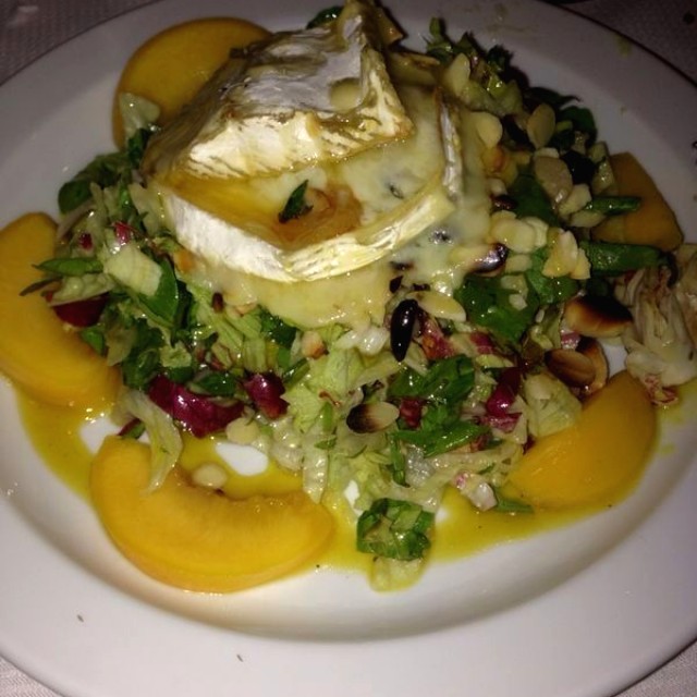 Ensalada de queso brie 