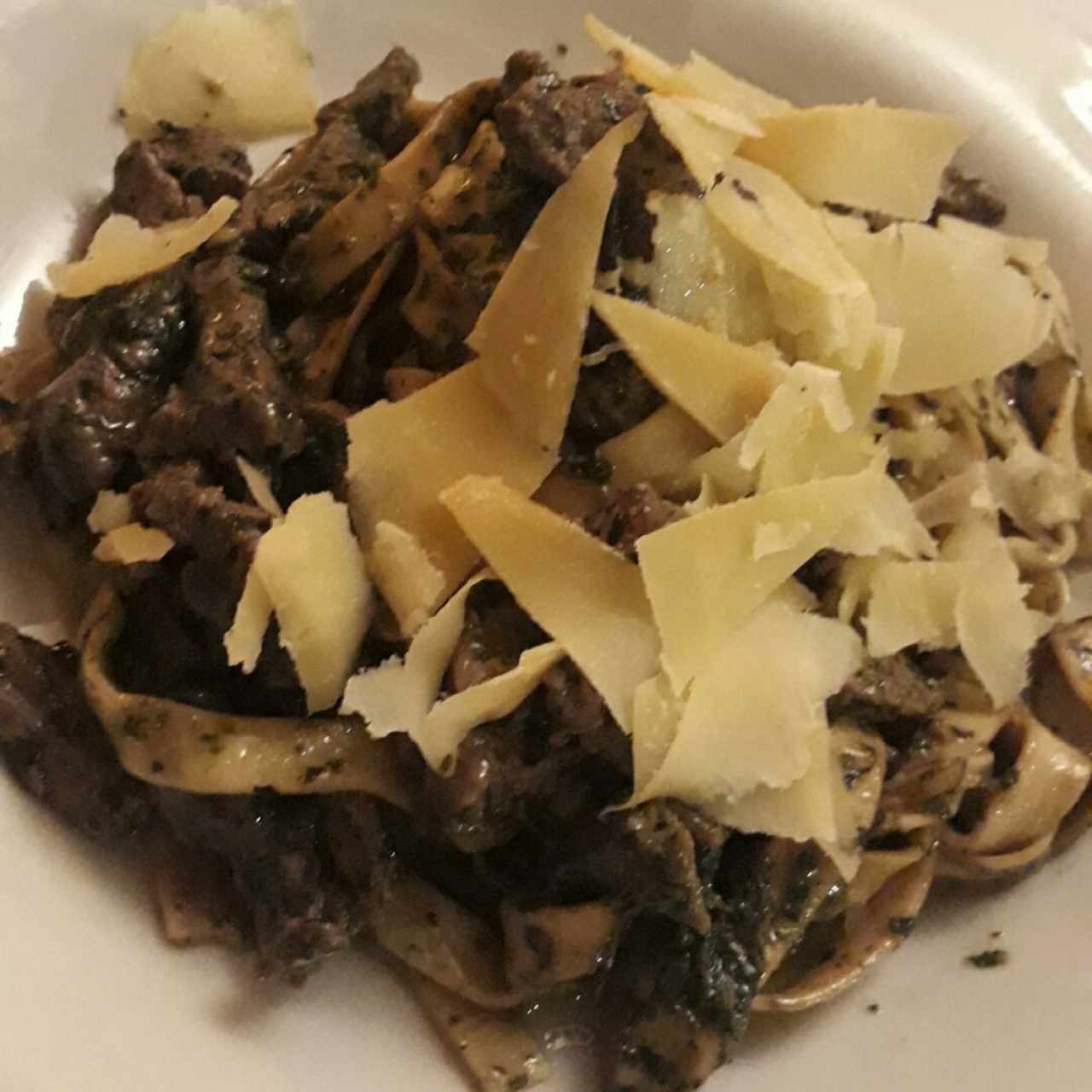 Linguino con Lomito en salsa pesto