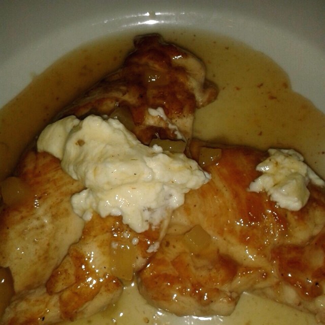 Pollo en salsa de piña, delicioso