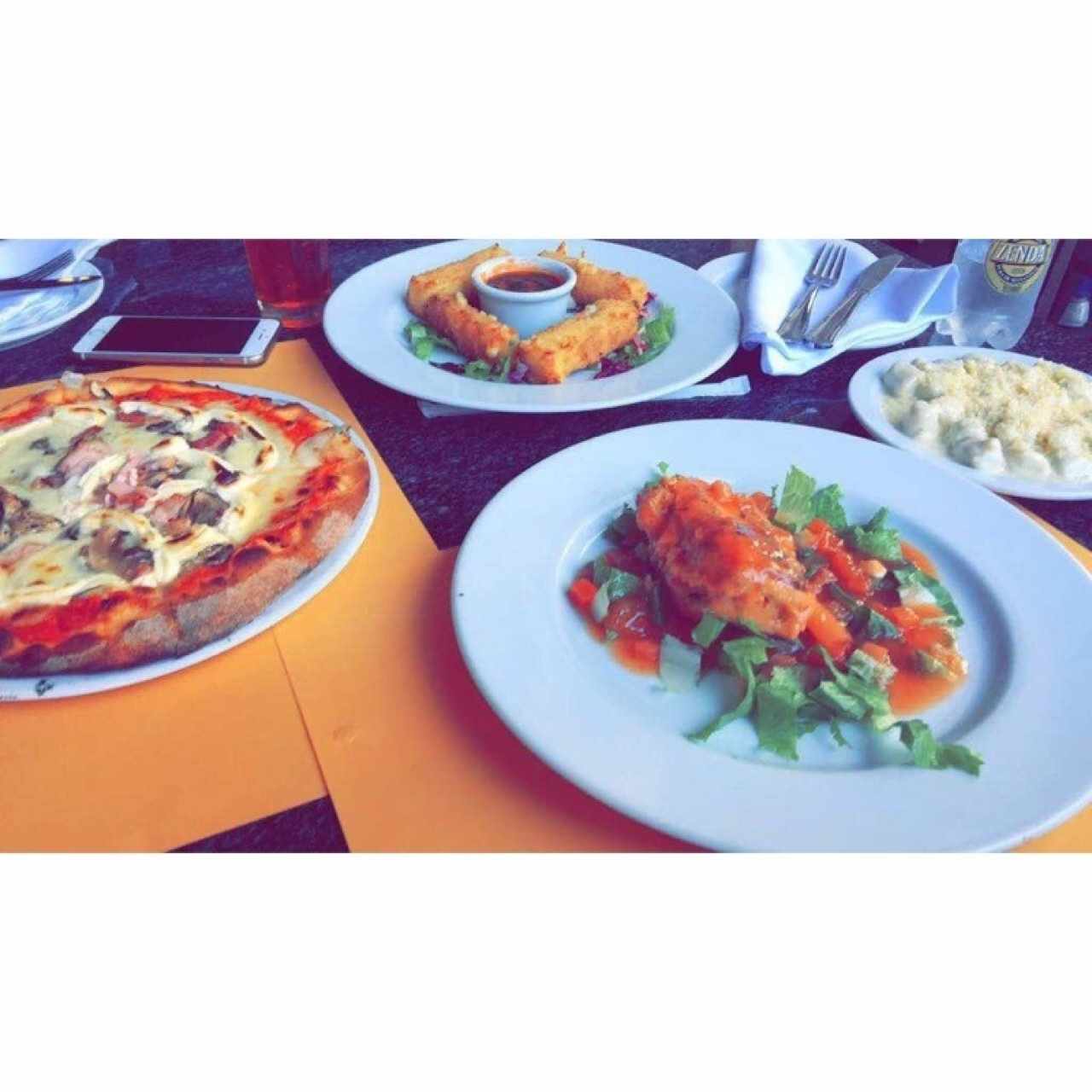envoltini de pollo, pizza campesina, dedos mozzarella 