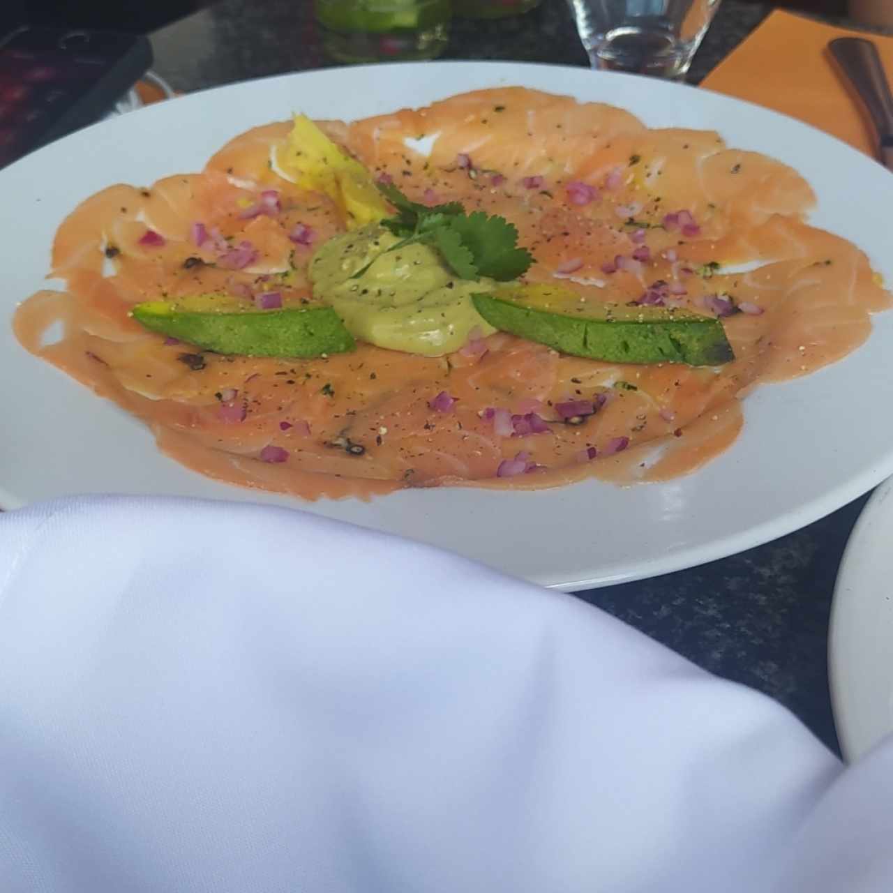 Carpaccio de salmón