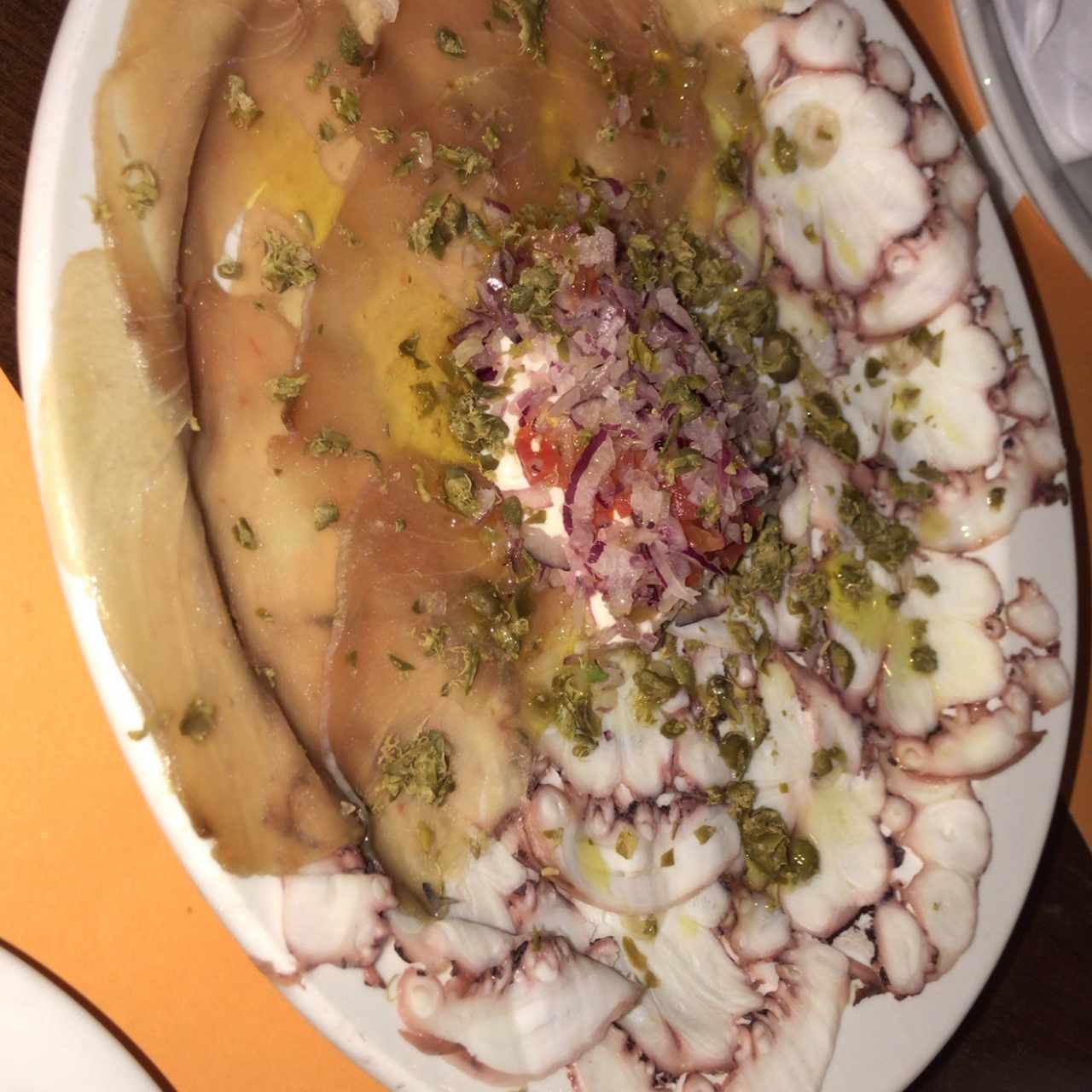 Carpaccio de Atun y Pulpo. Excelente.