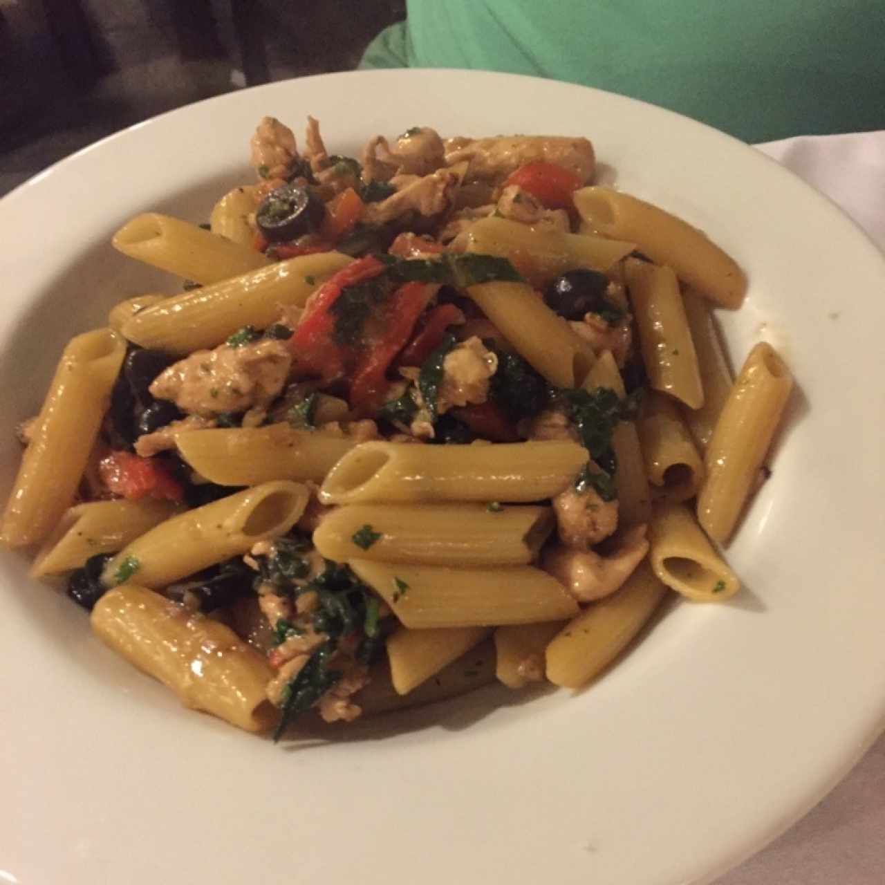 penne con pimientos,pollo y espinacas (bueno)