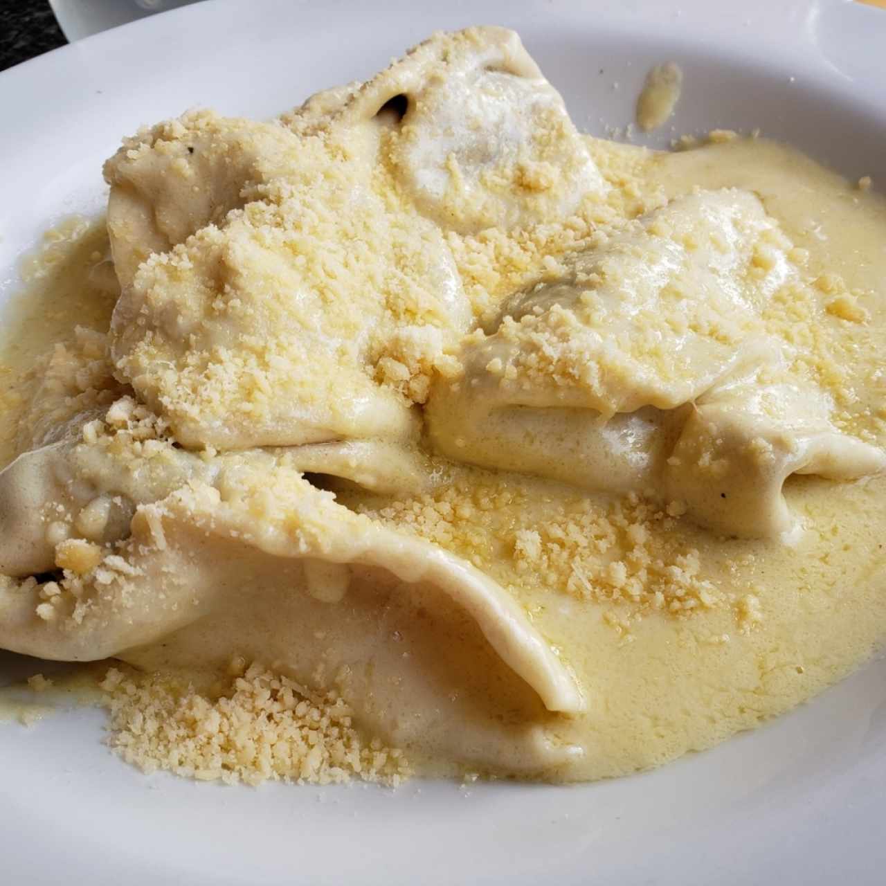 Tortelloni ricota y espinaca