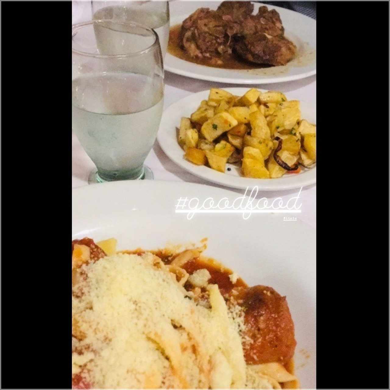 pasta con albondigas de pollo y cordero con papas salteadas