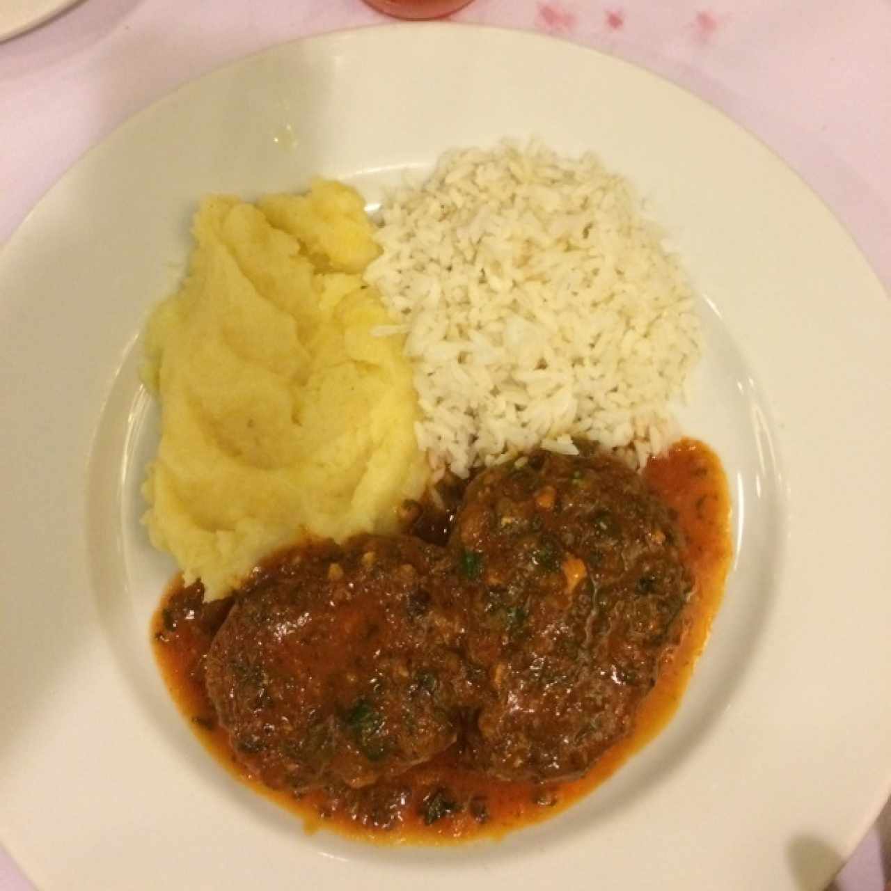 Medallones de Lomito con puré y arroz