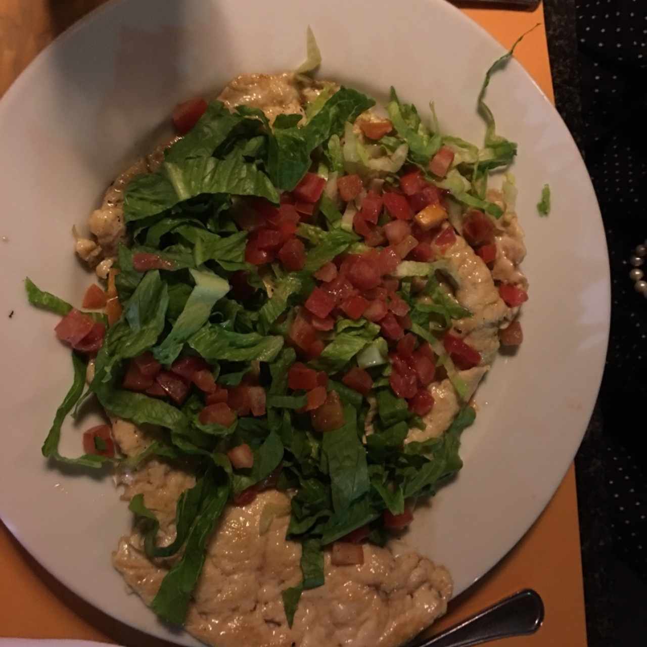 Paillard de pollo (con exceso de lechuga mal cortada y sin ningún aderezo)