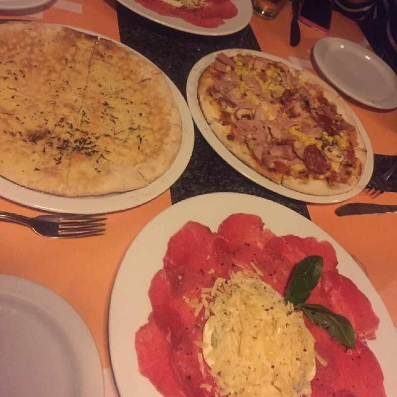 focaccia / Capaccio de Lomito y Pizza Primavera 