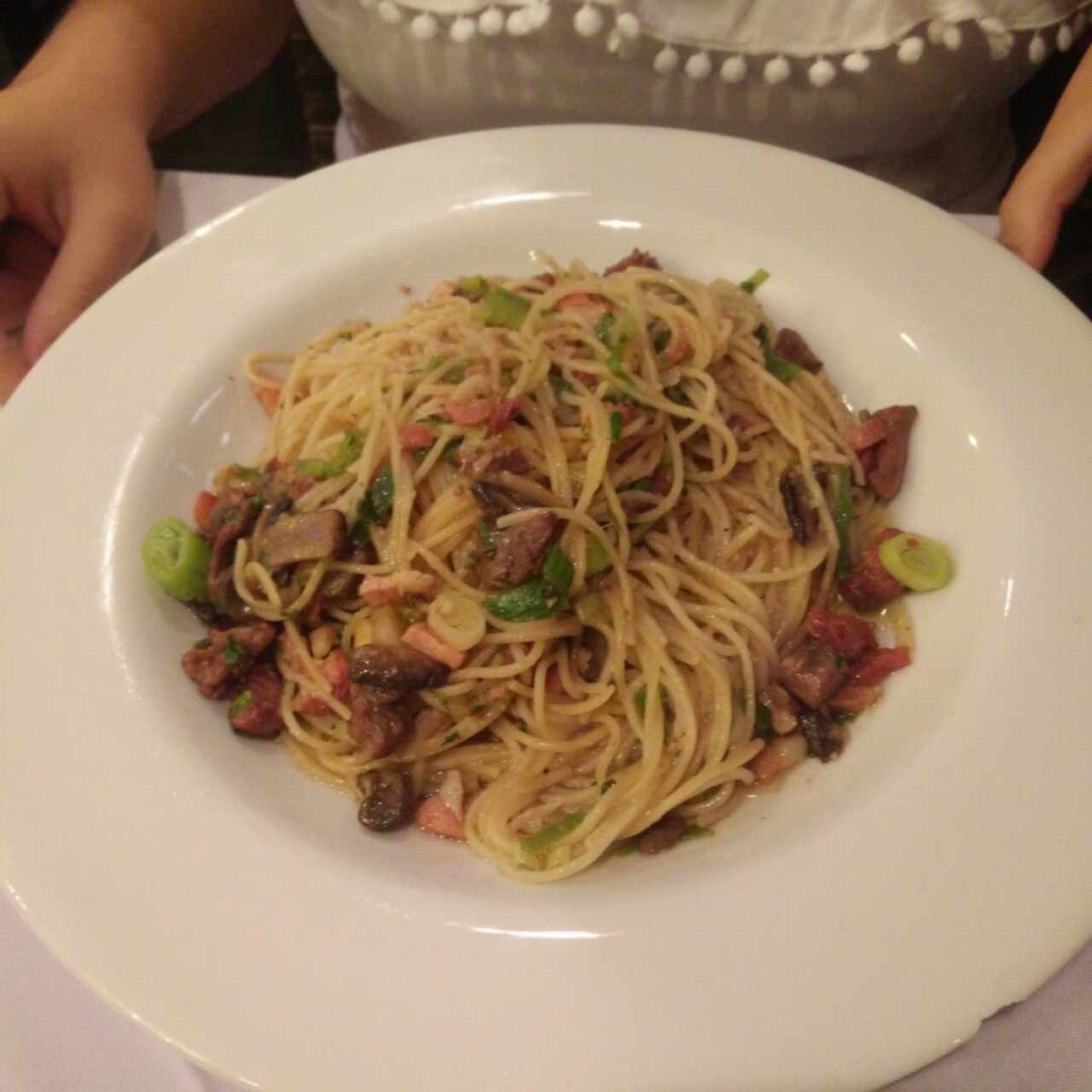 Linguini con lomito y hongos al olio