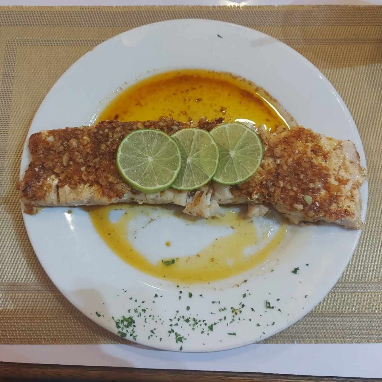 Filet de Curvina con Salsa de ajo arriero